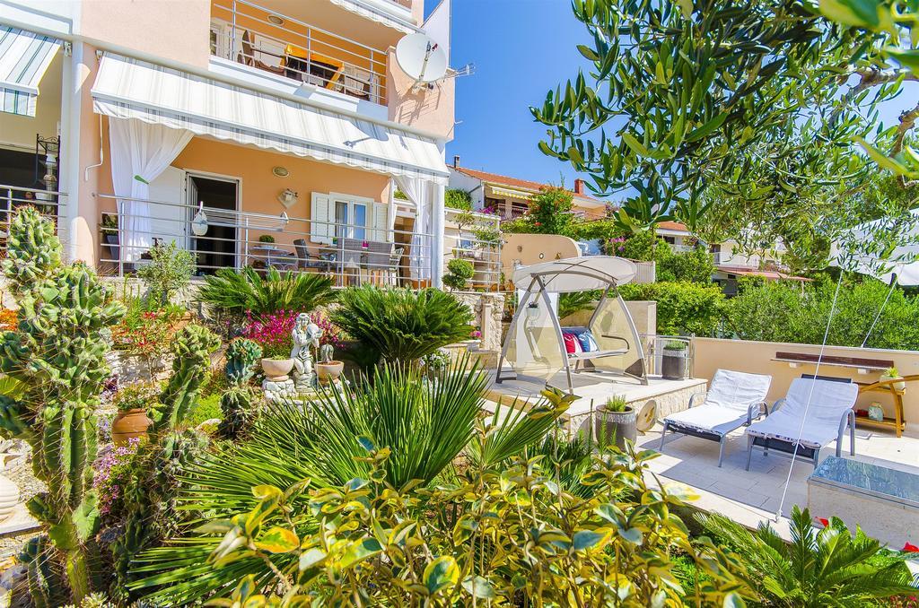 Apartments Nives Trogir Luaran gambar