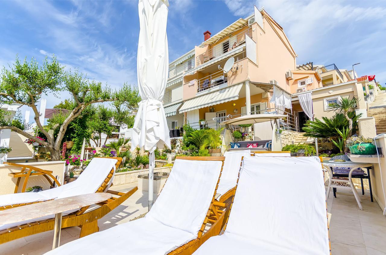 Apartments Nives Trogir Luaran gambar