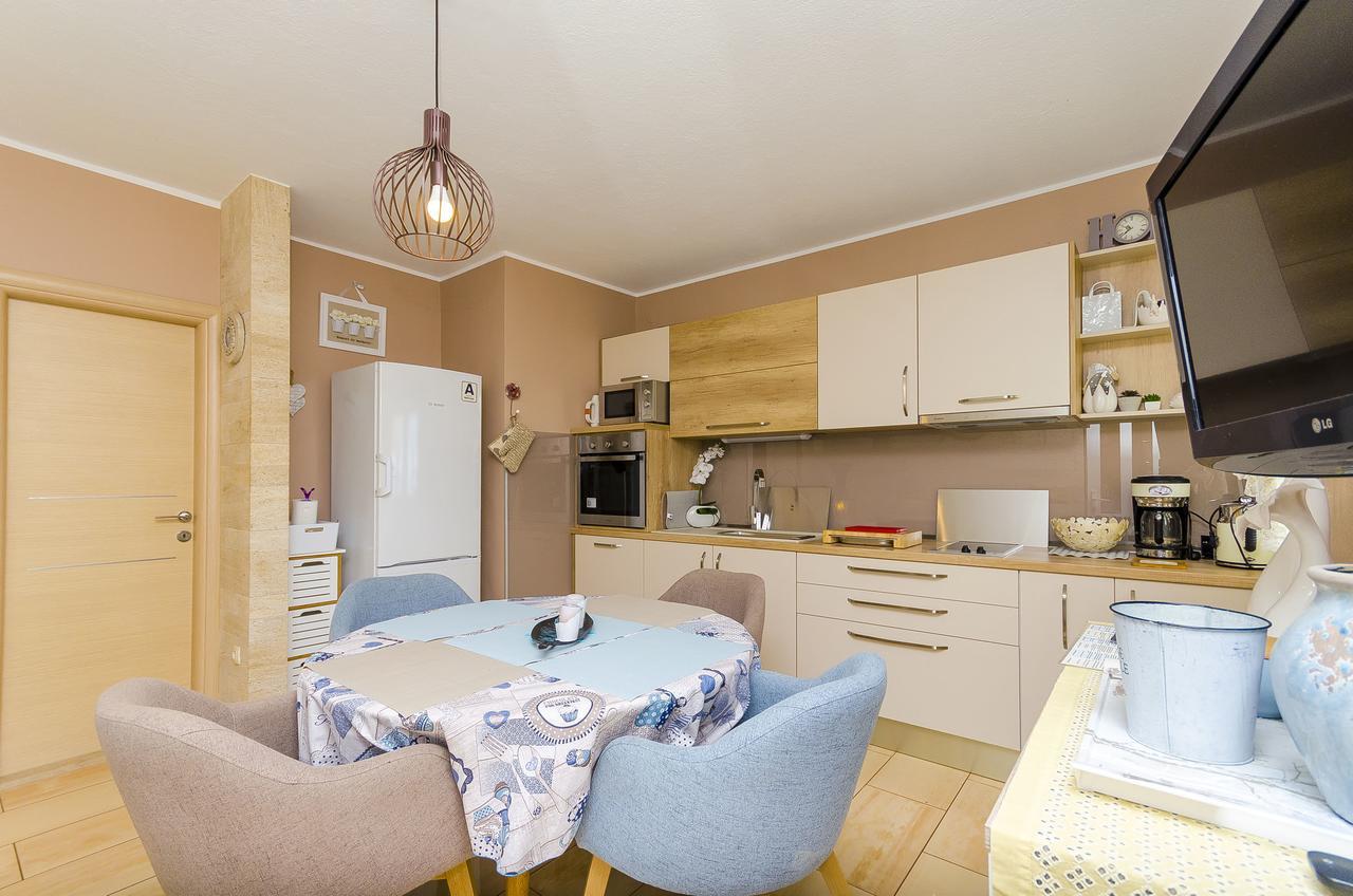 Apartments Nives Trogir Luaran gambar